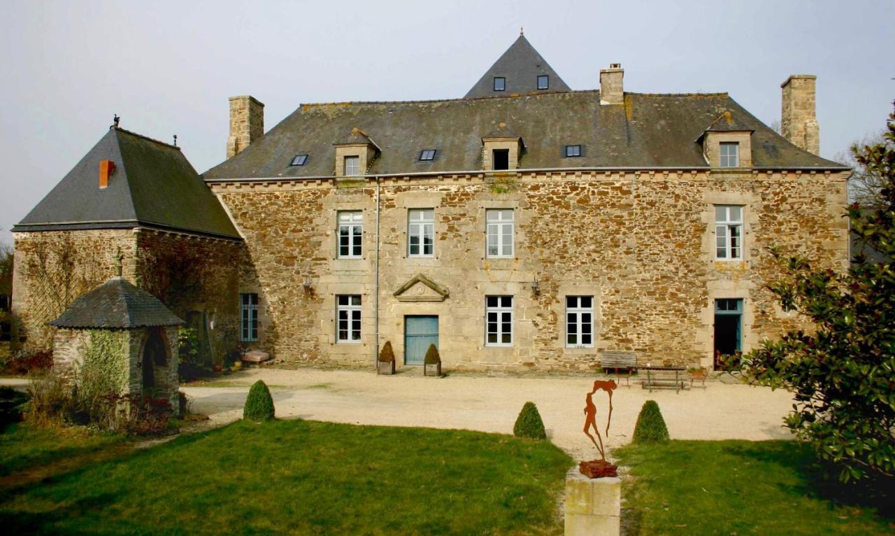 Gite Le Logis - Manoir Le Plessix Madeuc Corseul Esterno foto